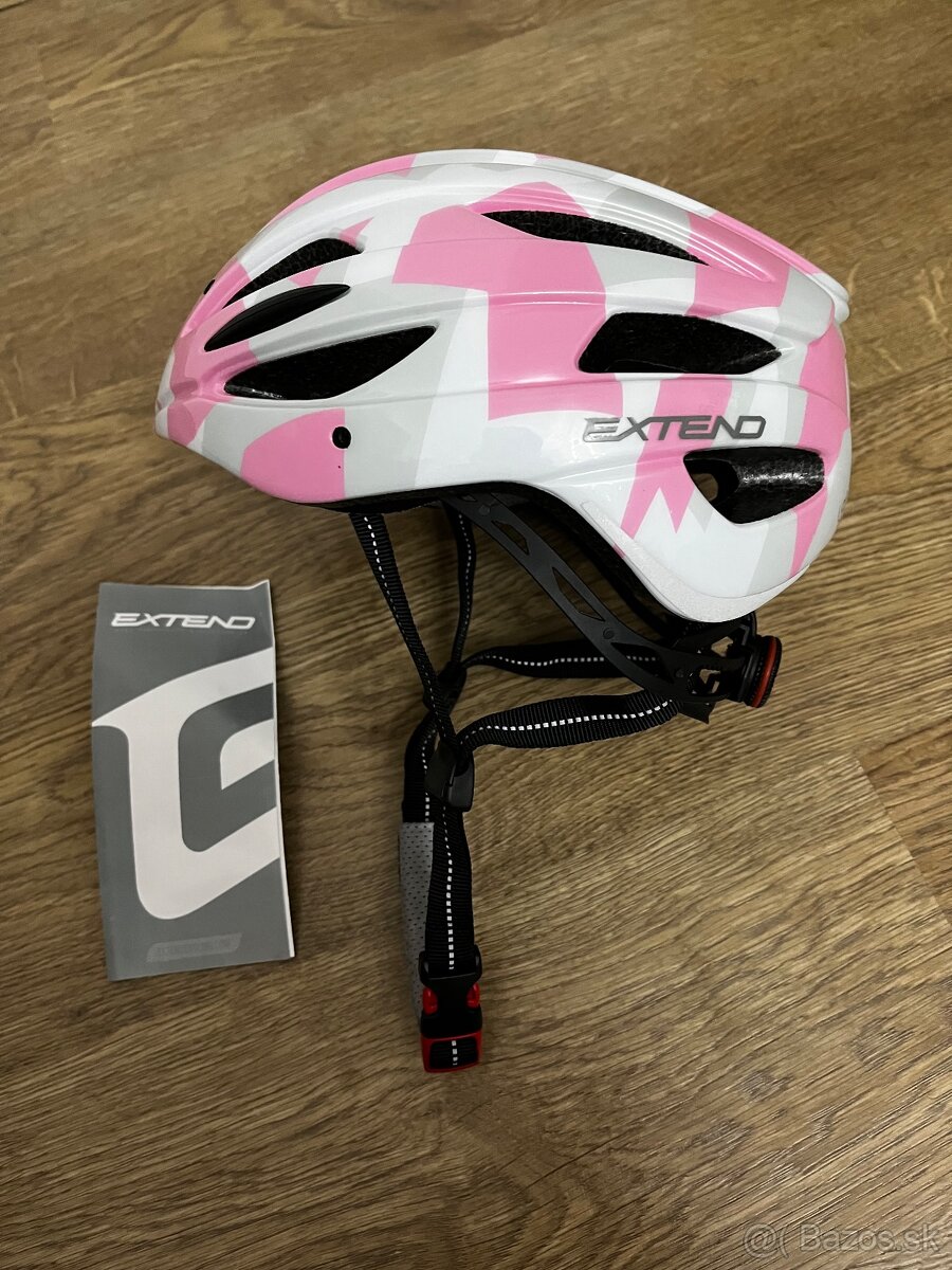 Cyklistická prilba so svetlom