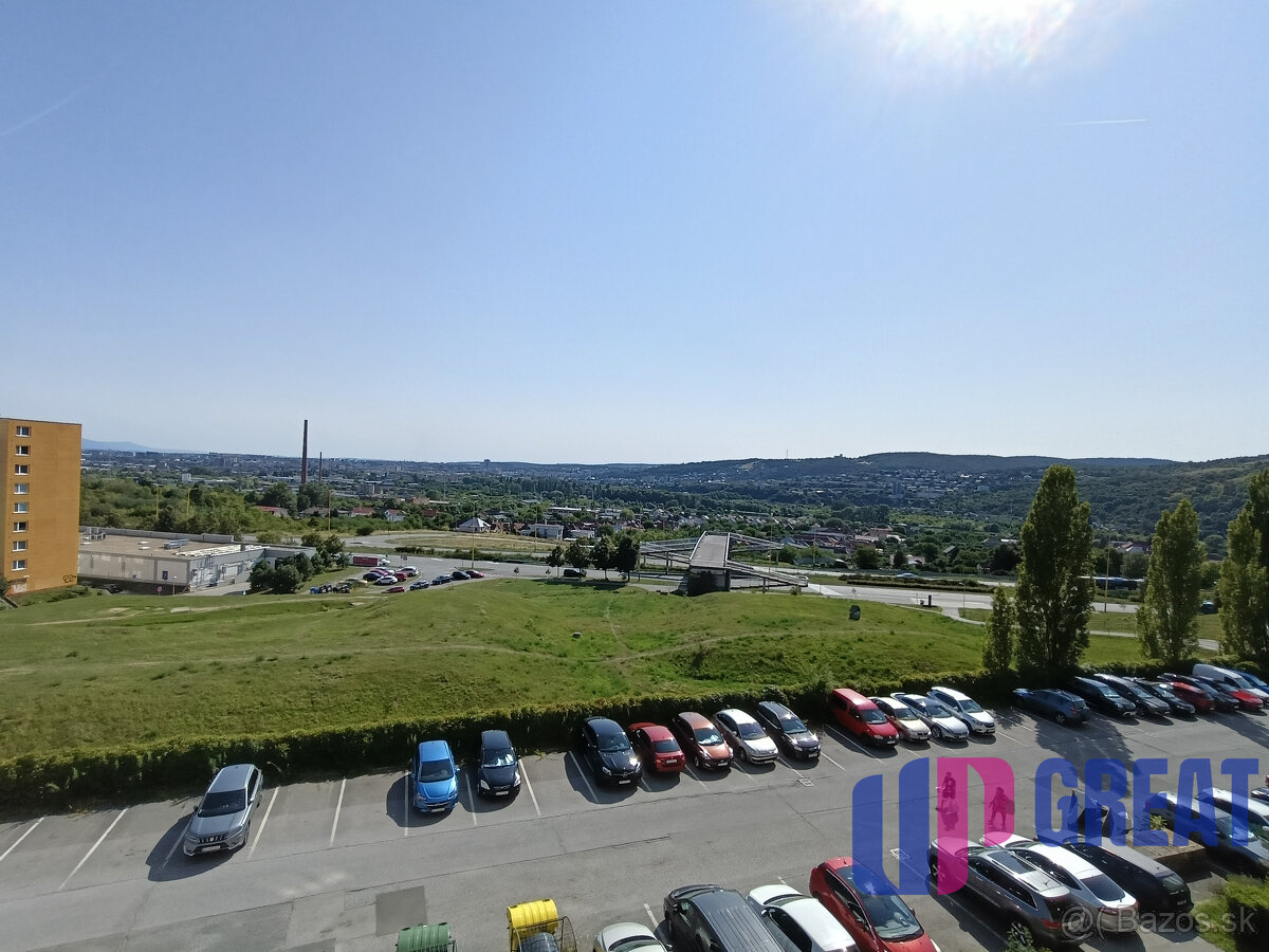 Priestranný 4i byt pri lese s výhľadom a budúcim potenciálom