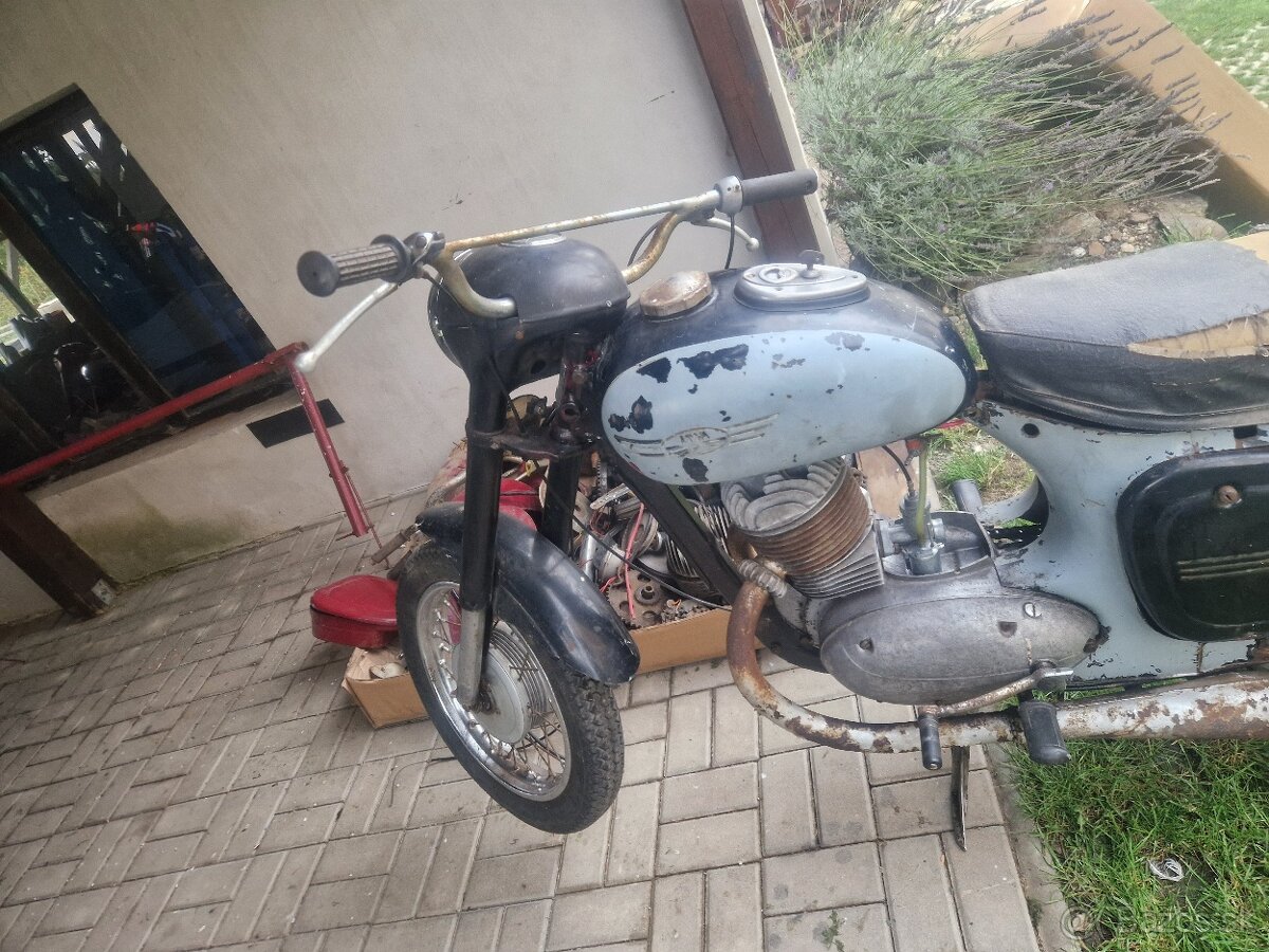 Jawa 250 + dost dilu