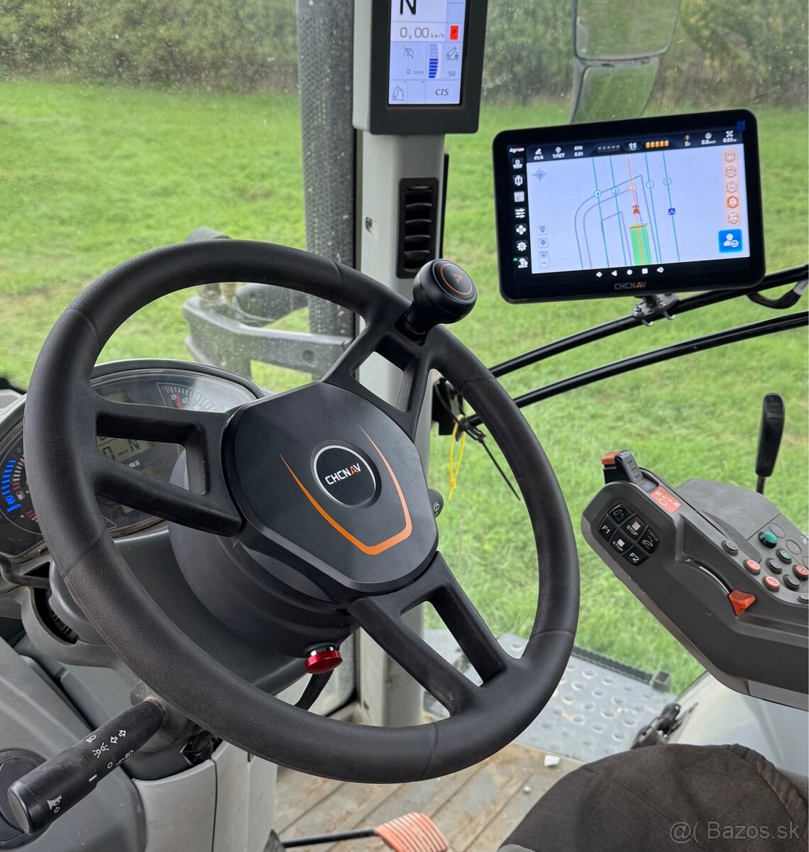Autopilot do traktora CHCNAV NX 612