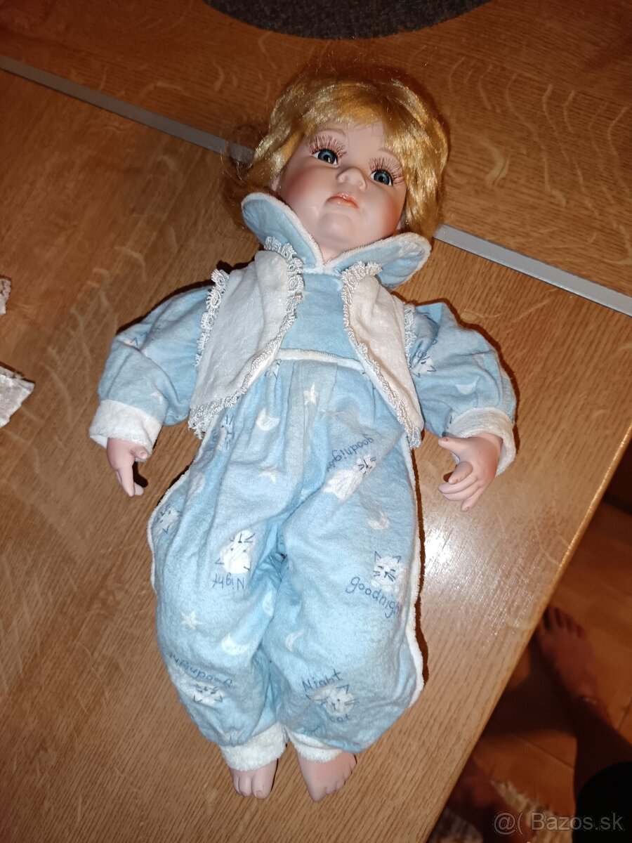 Porcelánová bábika.