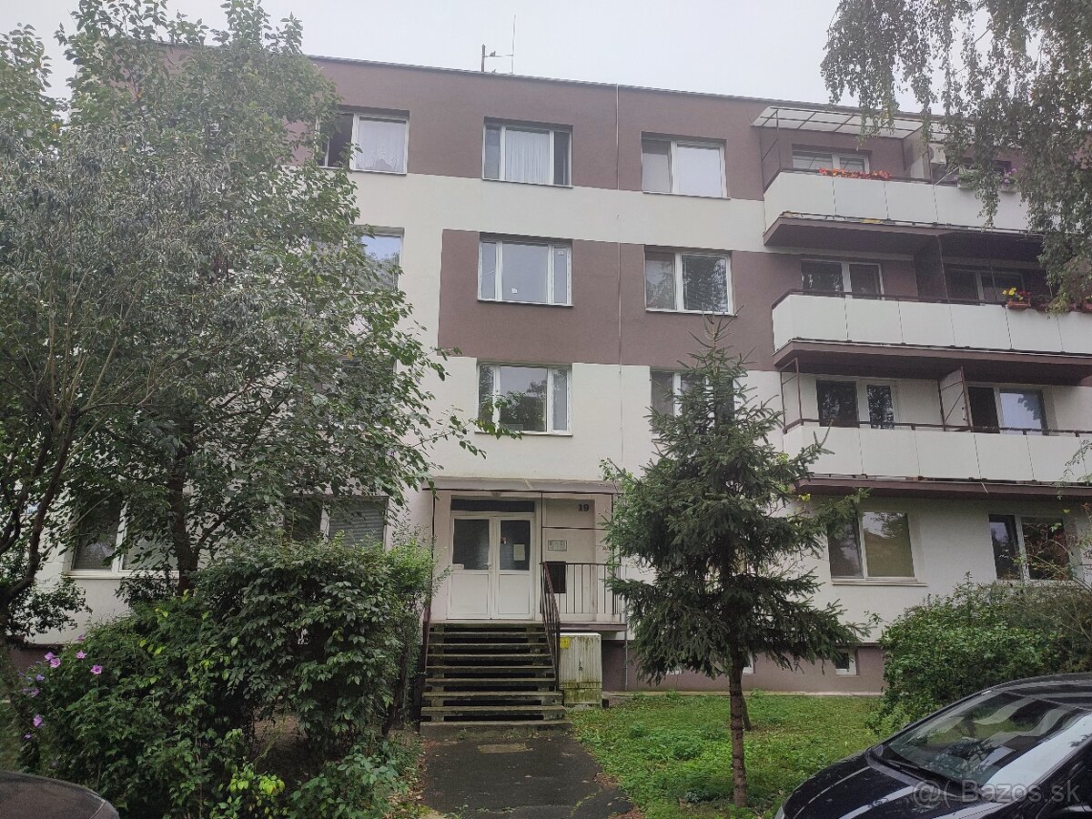 / 1 IZBOVÝ BYT NA PRENÁJOM NA ULICI HVIEZDNEJ