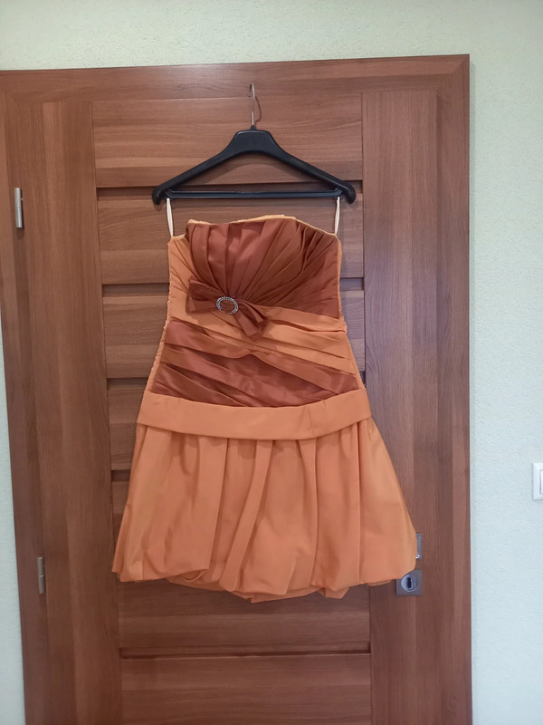 Krátke spoločenské šaty