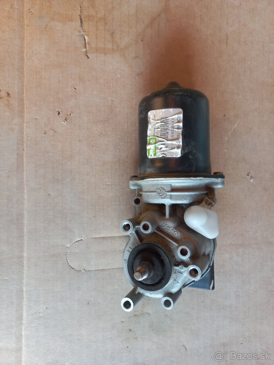 predam predny motorcek stieracov na renault