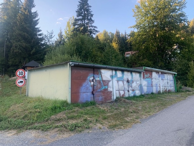 Garáž Látky