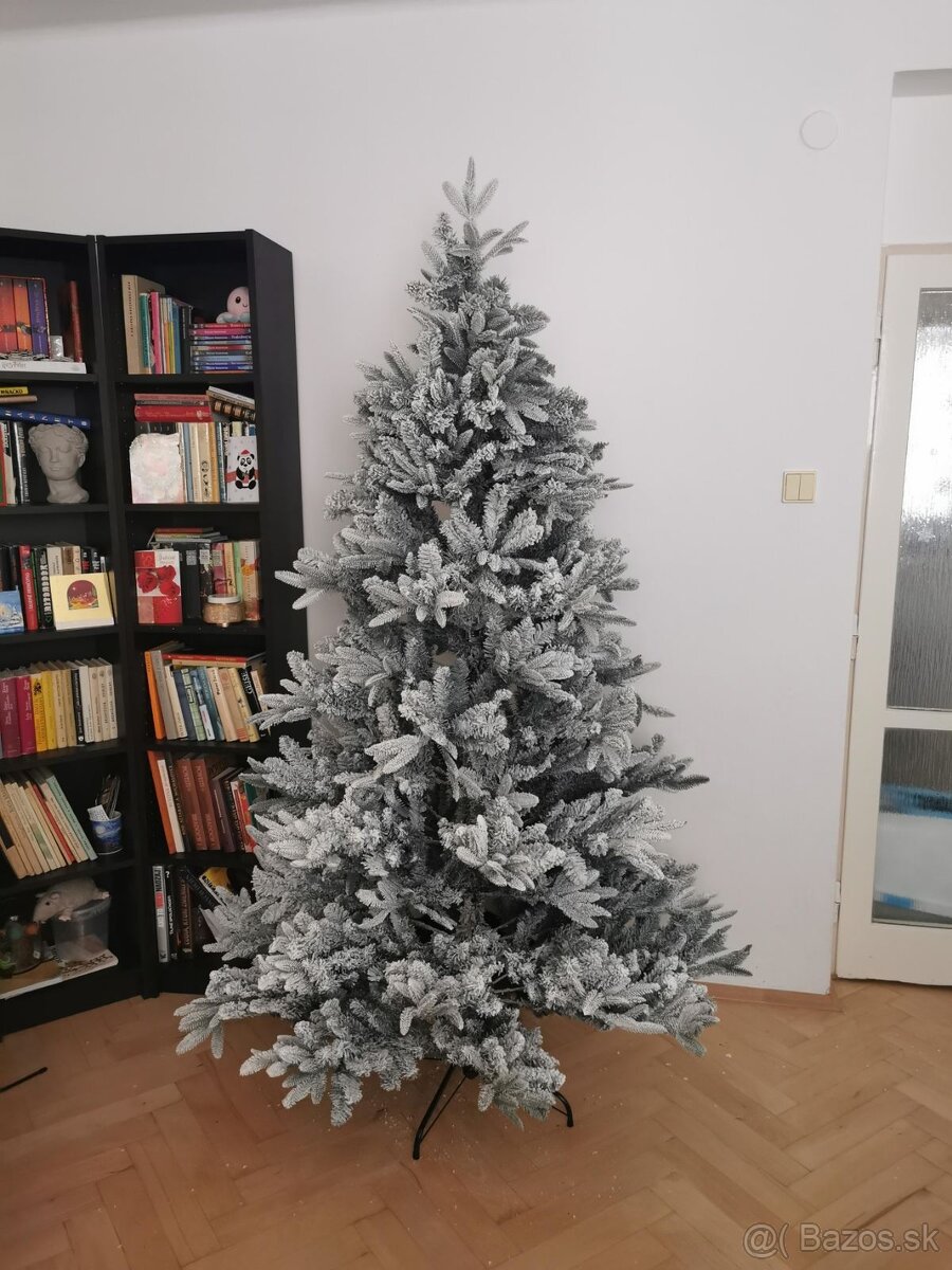 Vianočný stromček umelý