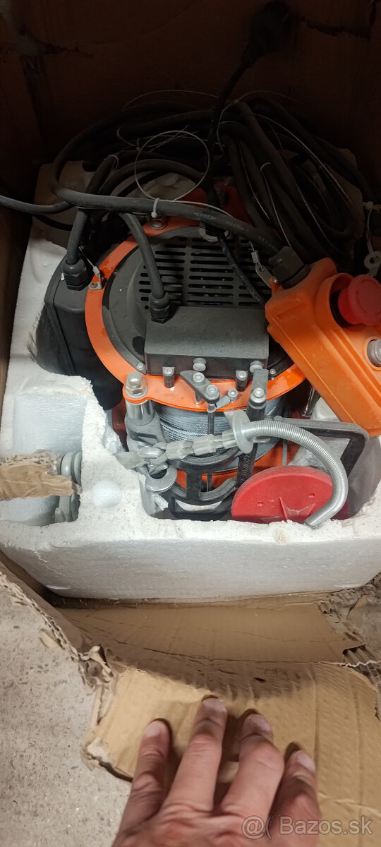 Unicraft ESW 800 lanový kladkostroj