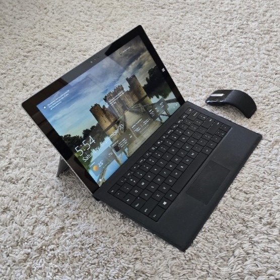 Microsoft Surface Pro tenký notebook a tablet v jednom