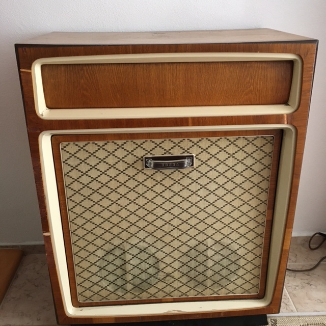 Rádio TESLA MAESTRO II