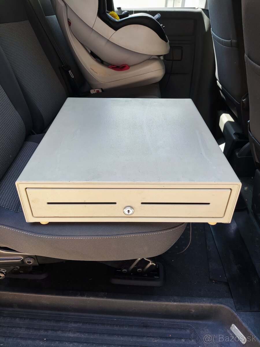 Zásuvka na hotovosť, Pokladničná zásuvka