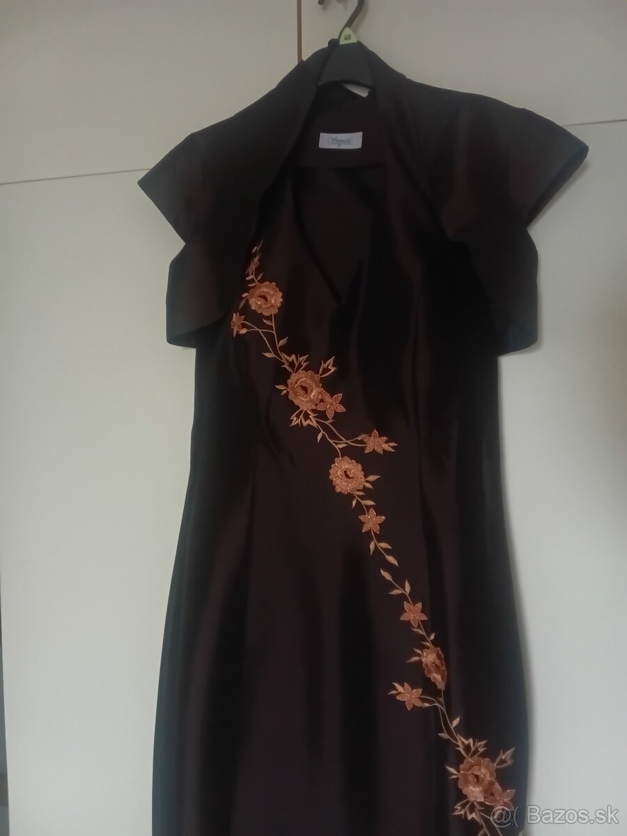 Spoločenské dlhé šaty s bolerkom.