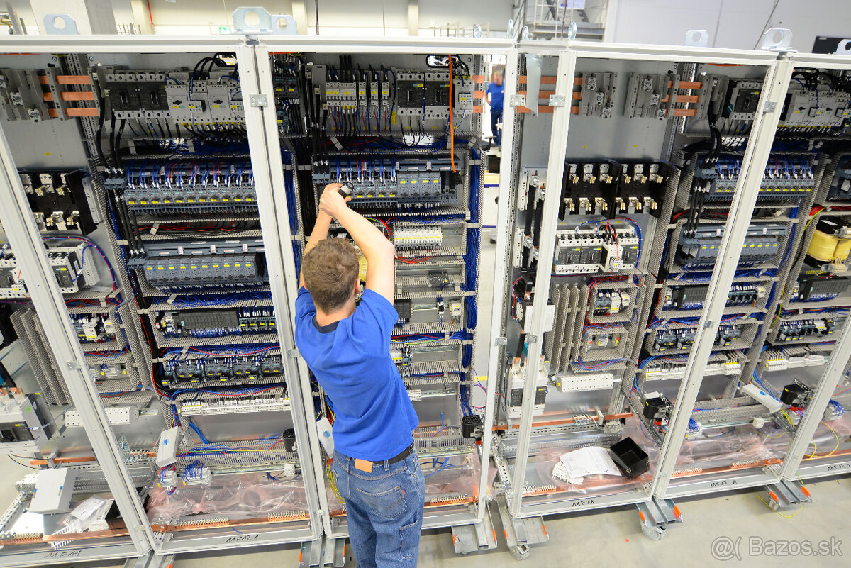 ELEKTRIKÁŘ NĚMECKO 35 EUR/HOD