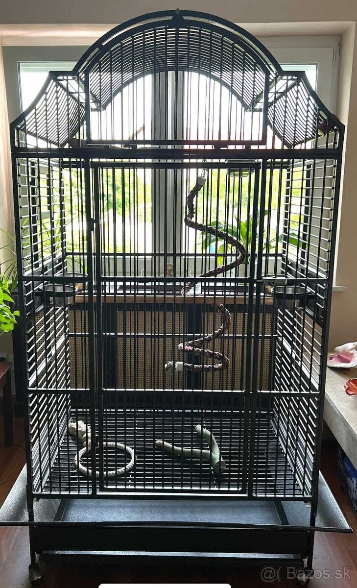 Klietka pre papagája.
