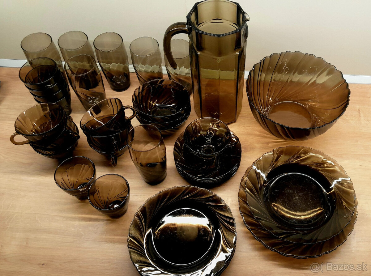 Sada tanierov a pohárov