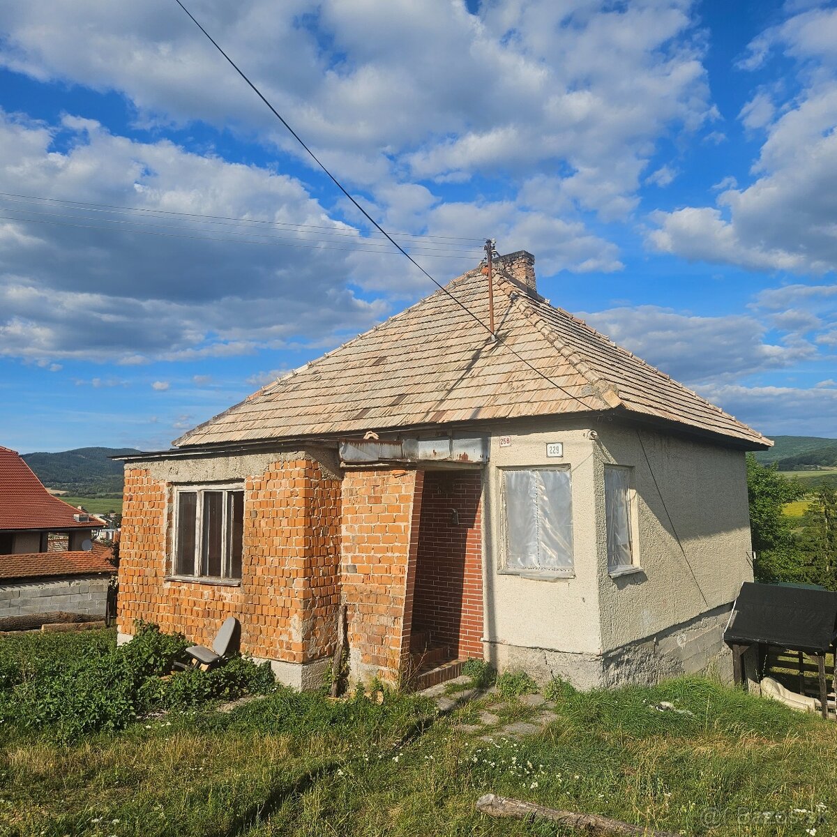 Predame rodinny dom pred rekonstrukciou Sása