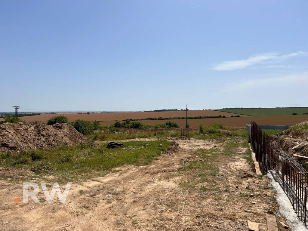 2 pozemky v lokalite Nový Cabaj - rovinaté - 5720 m2