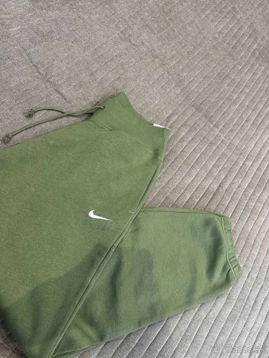 Nike tepláky