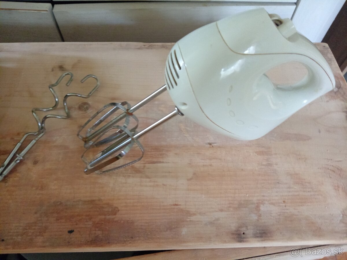 rucny mixer (šlahač)