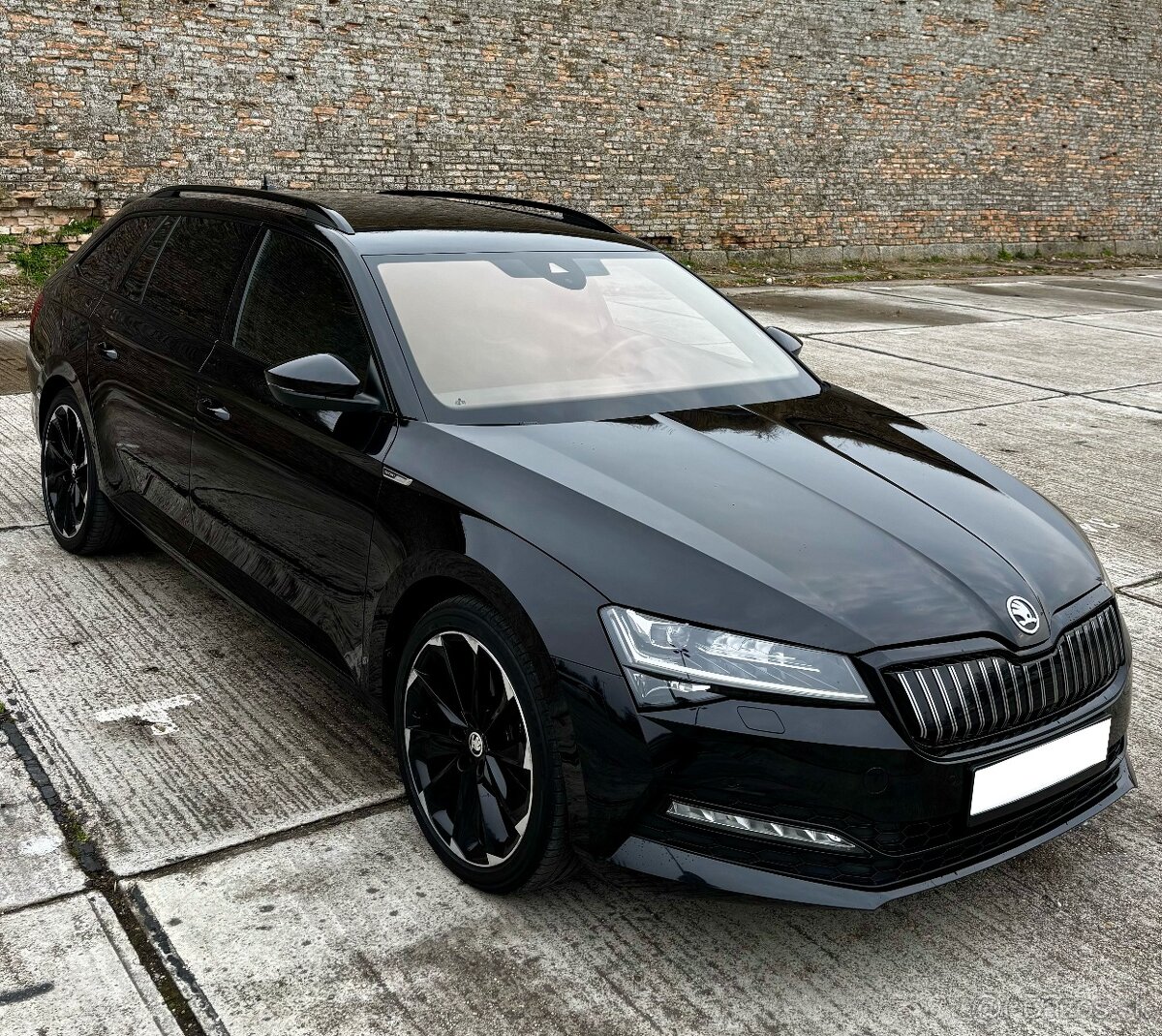 Škoda Superb Combi SportLine 1,4TSI iV FULL VYBAVA- Na Notár