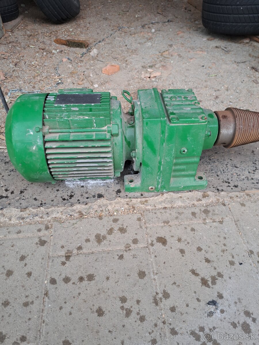 Elektromotor + štiepaci kužeľ
