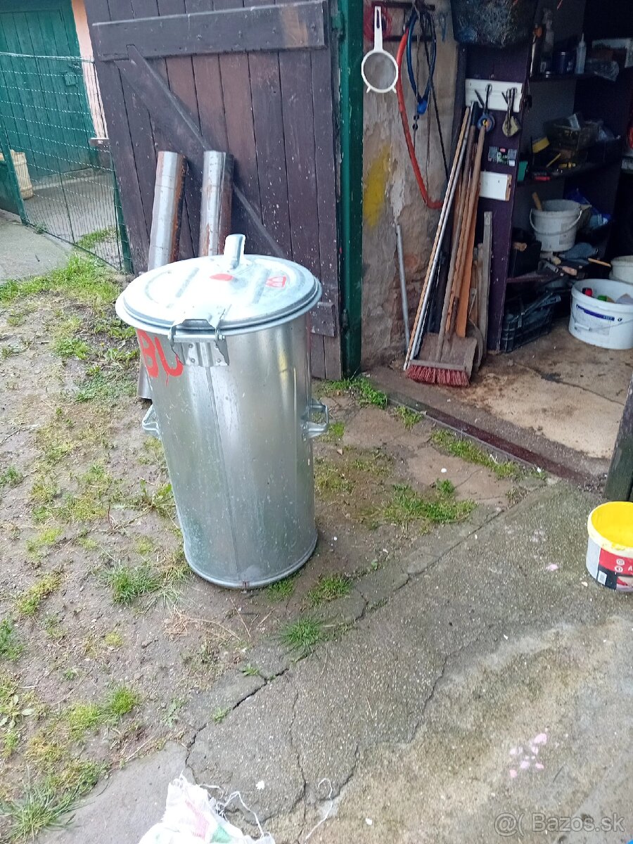 Predám plechovú bedňu za 40 eur.