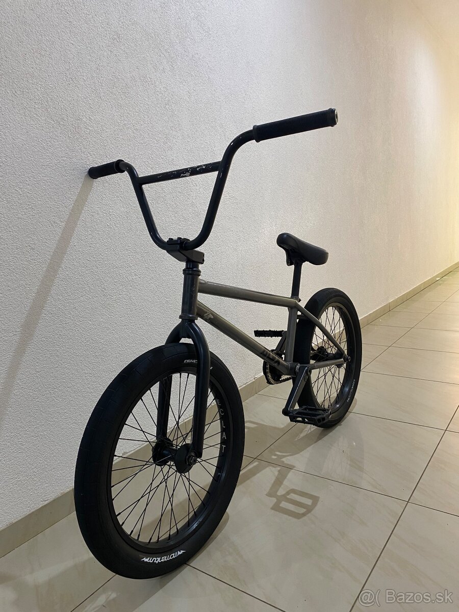 High-end BMX bike s top komponentmi