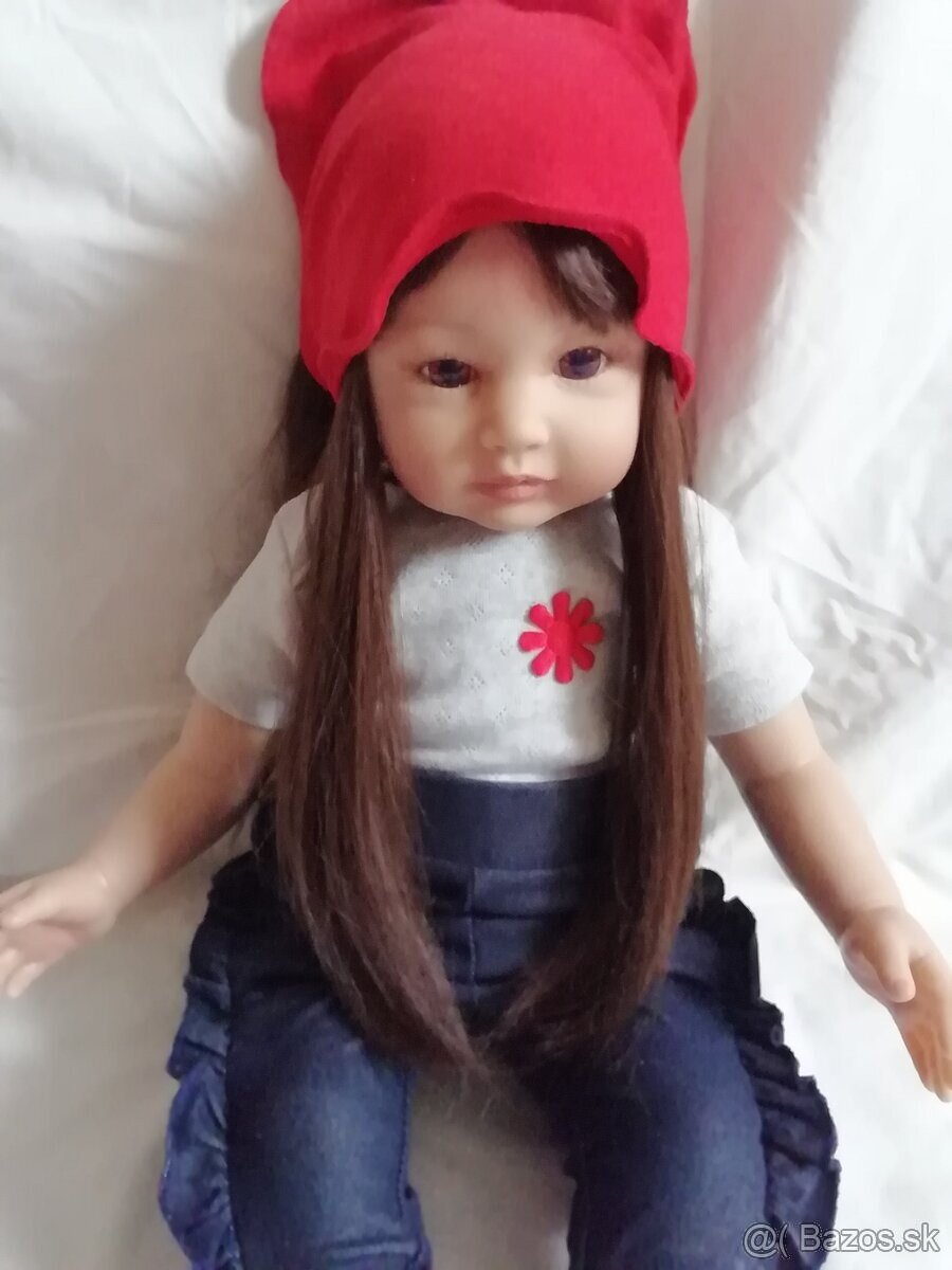 Realistická bábika v doplnkami
