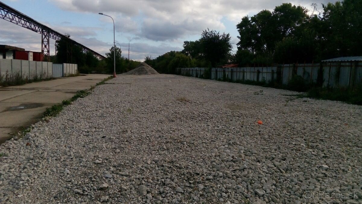 Spevnená plocha na prenájom