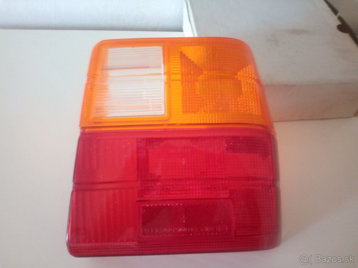 FIAT UNO TURBO 1300IE KRYT ZADNÉHO SVETLA