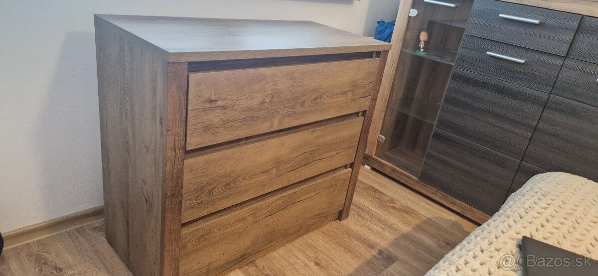 KOMODA, 3 ZASÚVKOVÁ