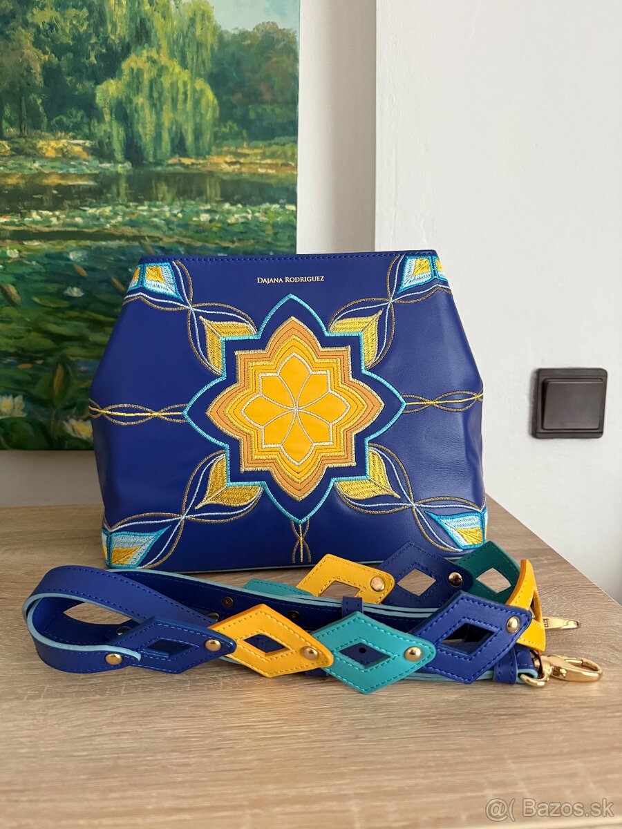 Sara Iris kožená vyšivaná kabelka Dajana Rodriguez