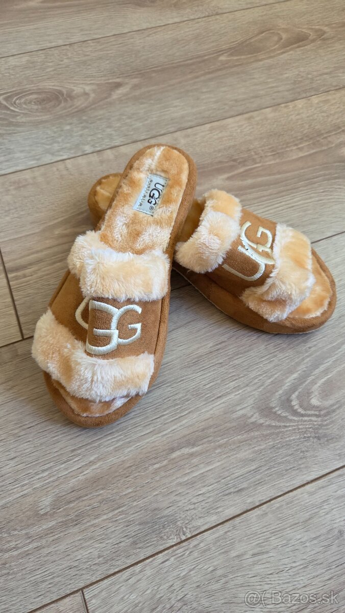 UGG šlapky bledé