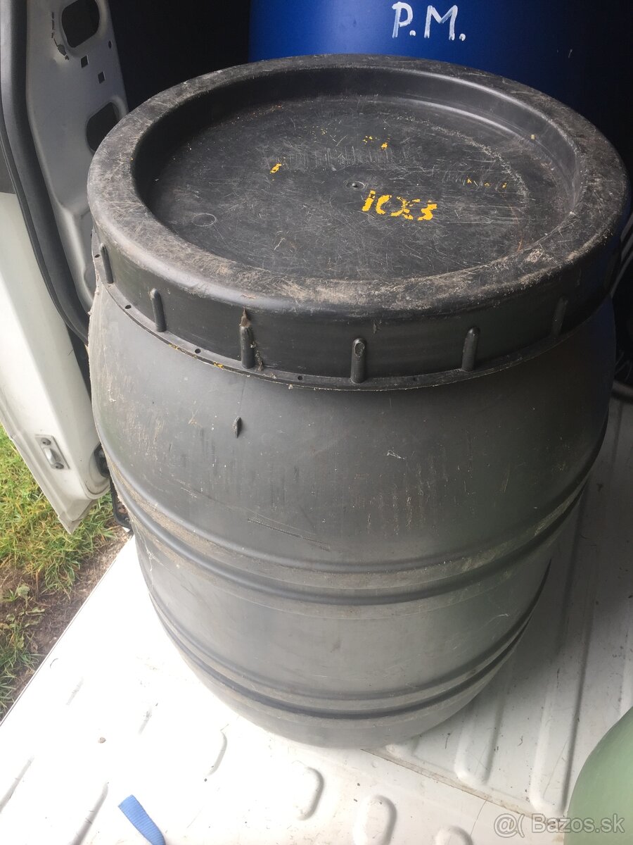 Plastový sud so šrobovacím deklom, 80 litrový.