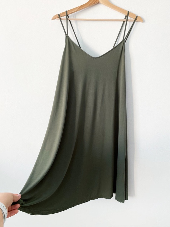 Krásne olivové šaty