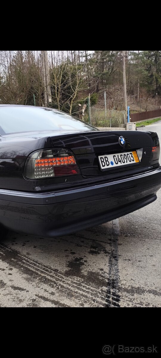 Zadné svetlá BMW e38