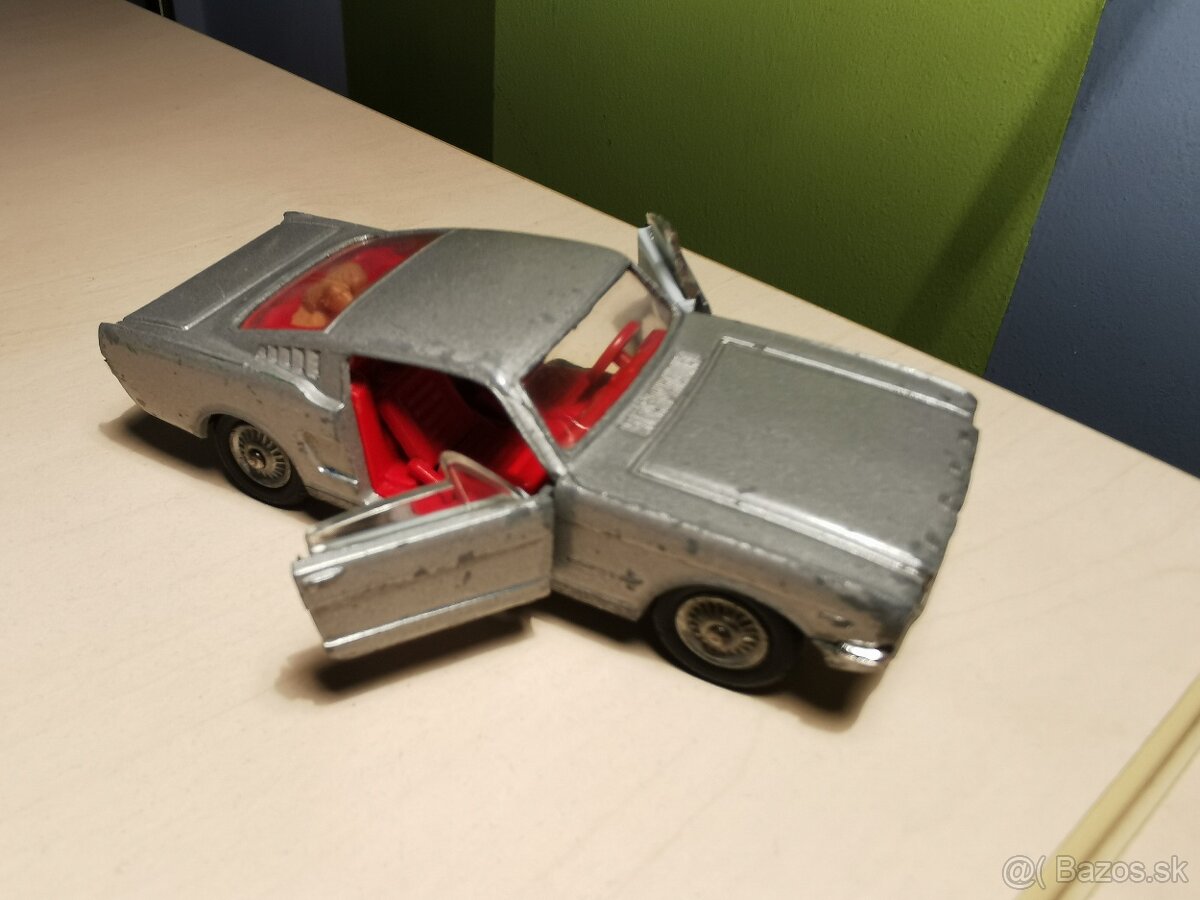 Corgi toys Ford Mustang