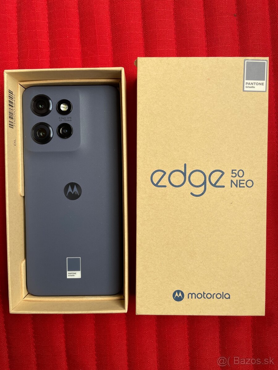 Nový Motorola Edge 50 Neo Pantone