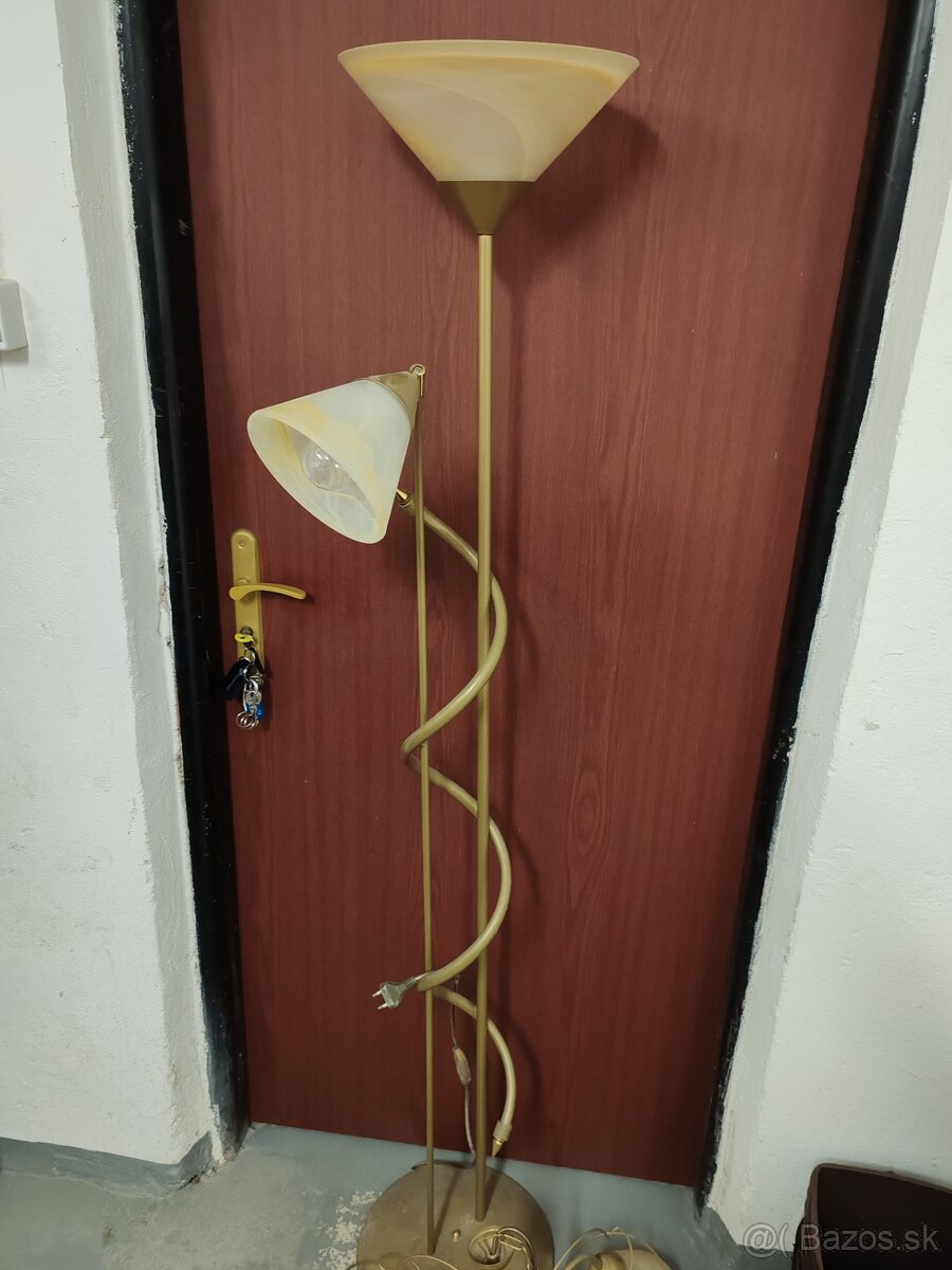 Stojaca lampa