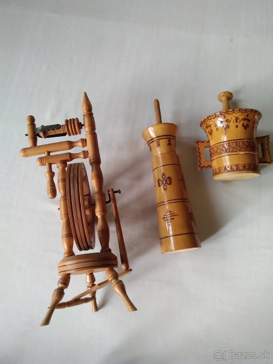 drevený kolovrátok, maselník, možiar