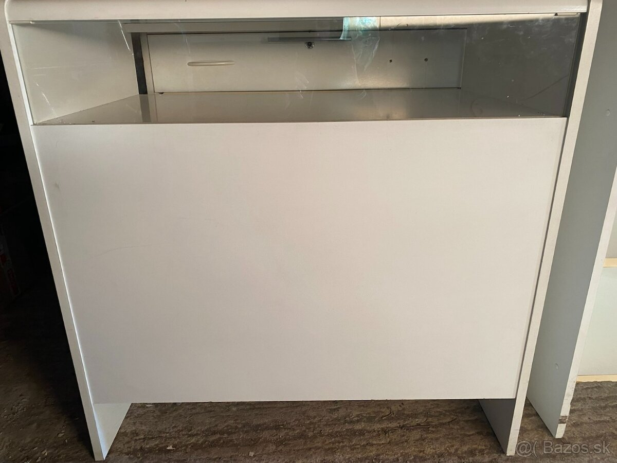 Predám obslužné predajné pulty do obchodu