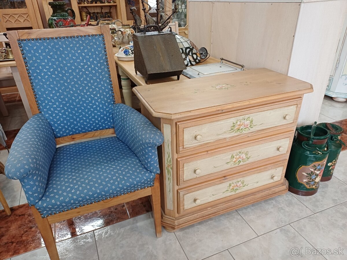 Maľovaná komoda skriňa kreslo manželská posteľ