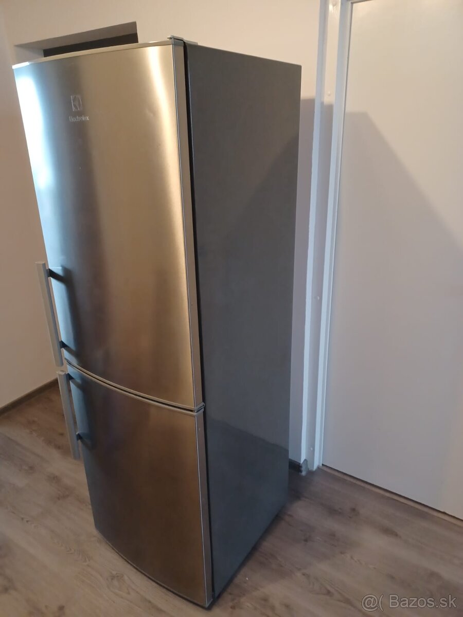 ELEKTROLUX – CHLADNIČKA S MRAZNIČKOU