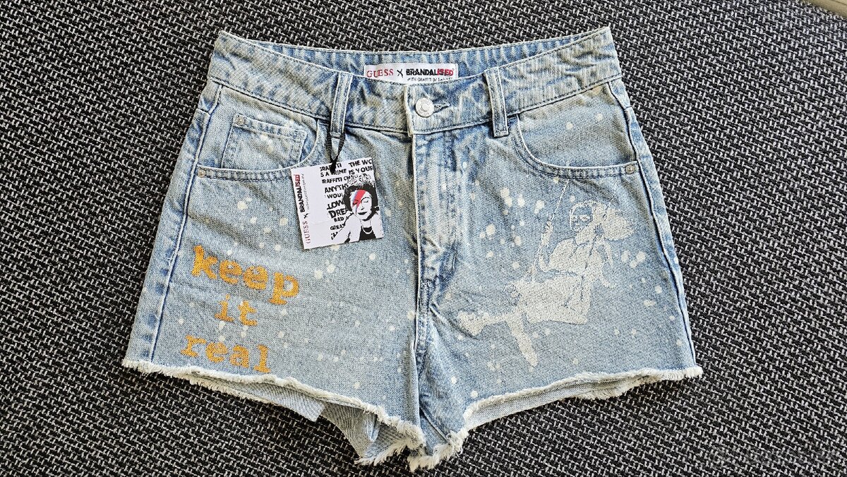 Predám lacno nové dámske rifľové šortky zn. Guess