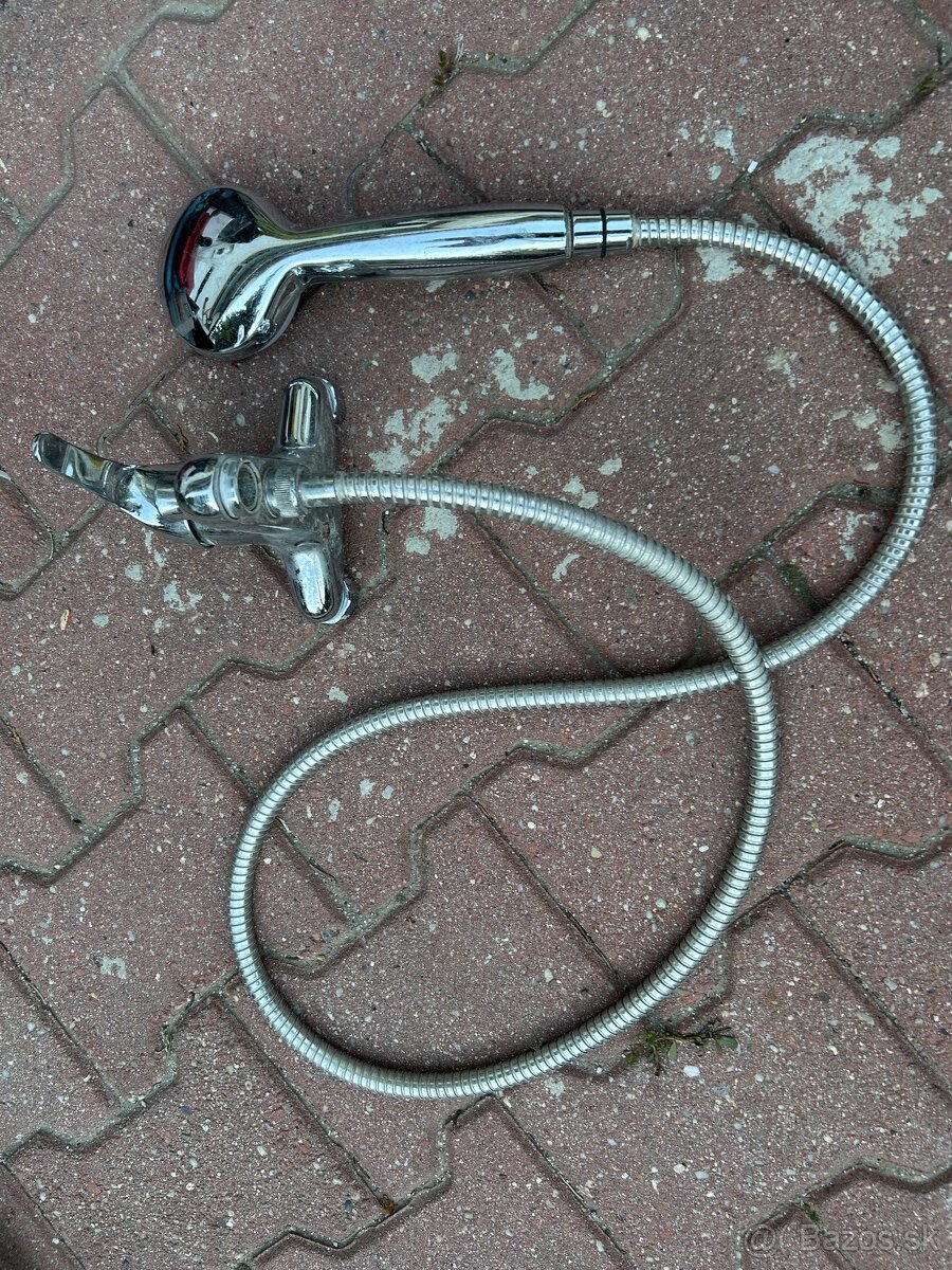 rozne vodoinstalacne veci, trubky, baterie, aj nove veci