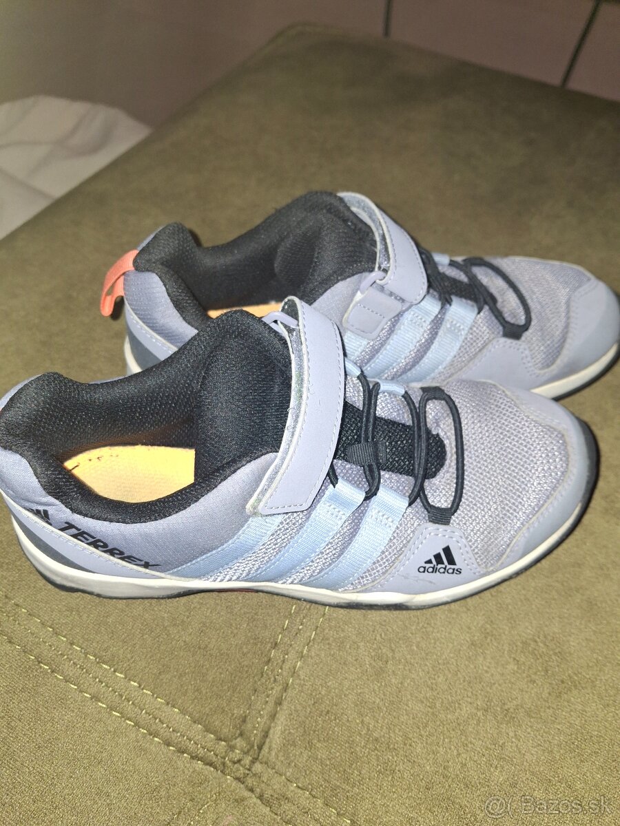 PREDÁM chlapčenské ADIDAS tenisky č.35