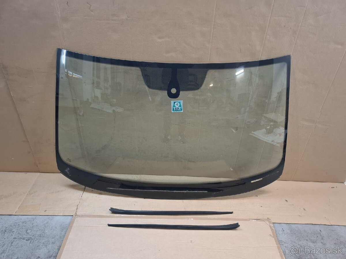 čelné sklo Passat B8, lišty, senzor