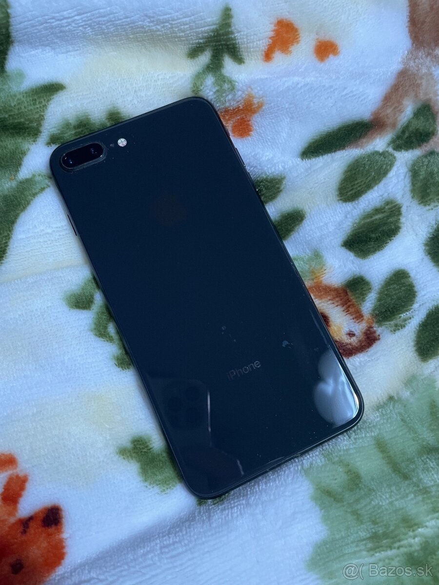 Apple iPhone 8 Plus – 64 GB – plne funkčný