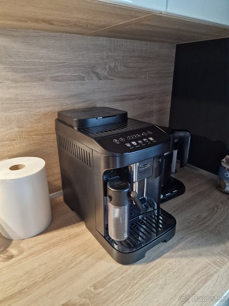 Predám kávovar Delonghi magnifica evo v záruke