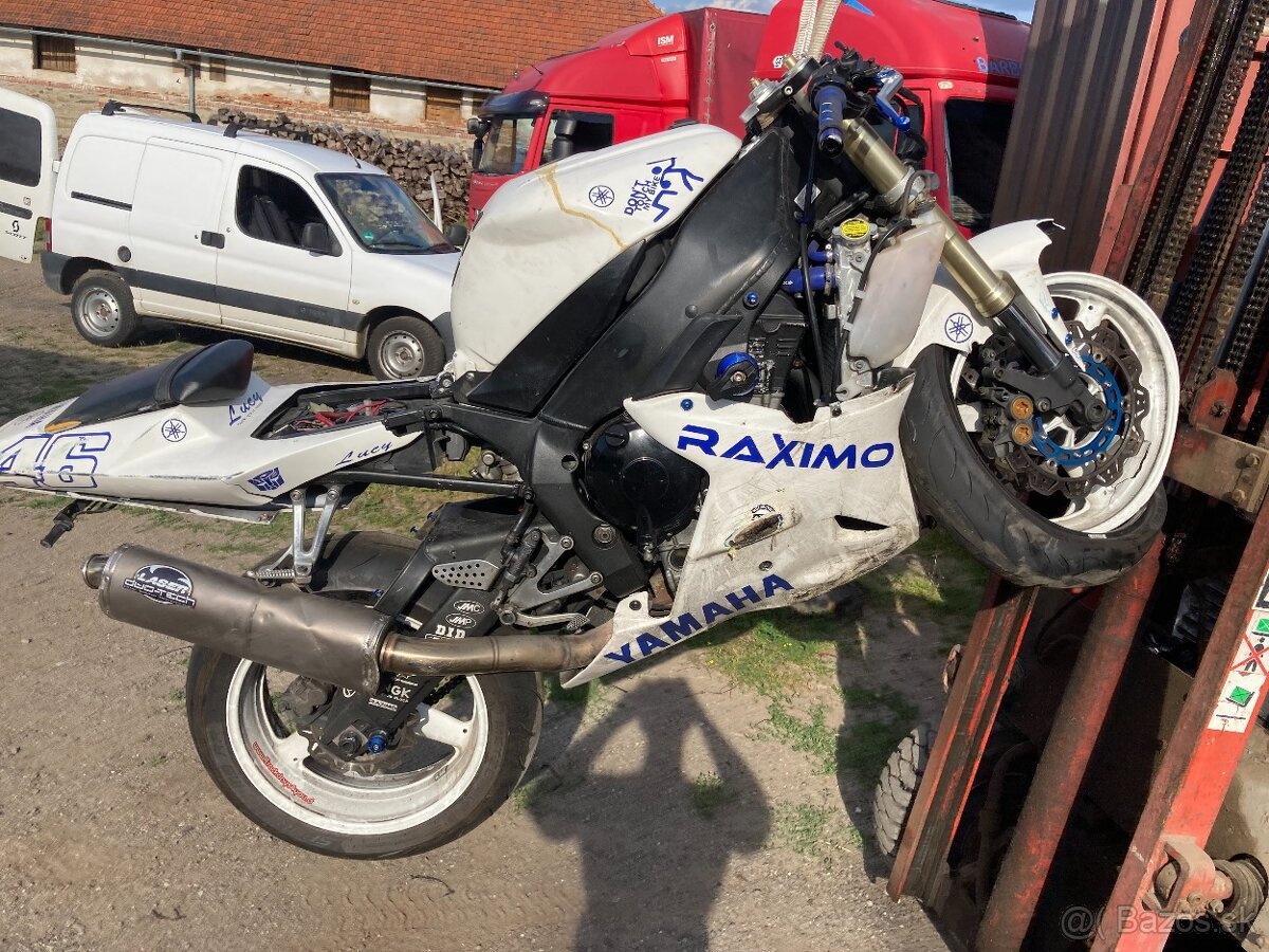 Yamaha R1 2003 díly