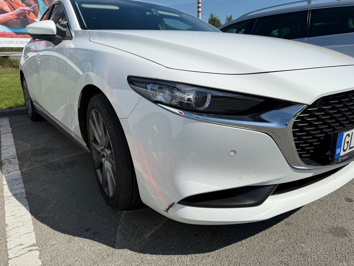 Predám nárazník na Mazdu 3.